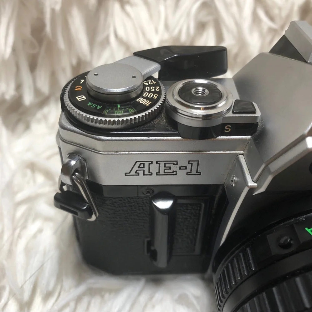 Canon AE-1 Program SLR 35mm Film Camera Body 50mm f1.4 Lens Tripod Vivitar JAPAN